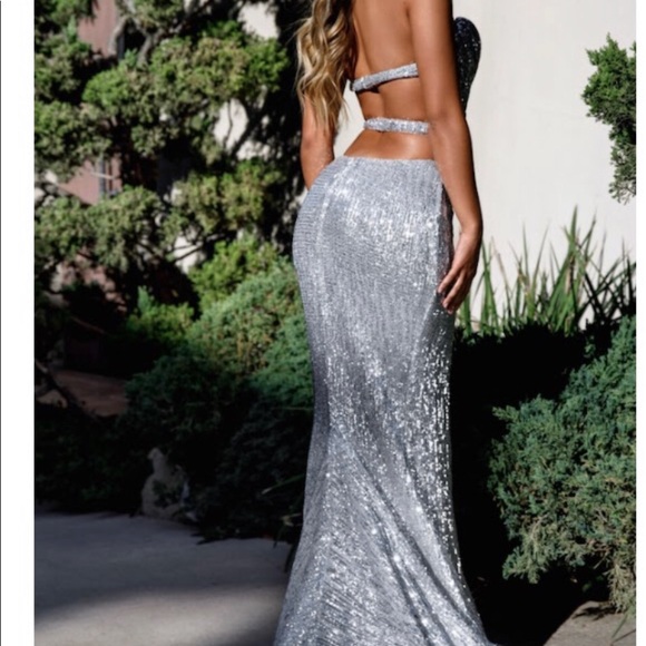 Prom dress, only worn once, great condition. - Picture 4 of 4